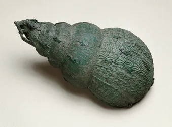 Vaisseau en forme de coquillage, Igbo-Ukwu, IXe - Xe siècle
